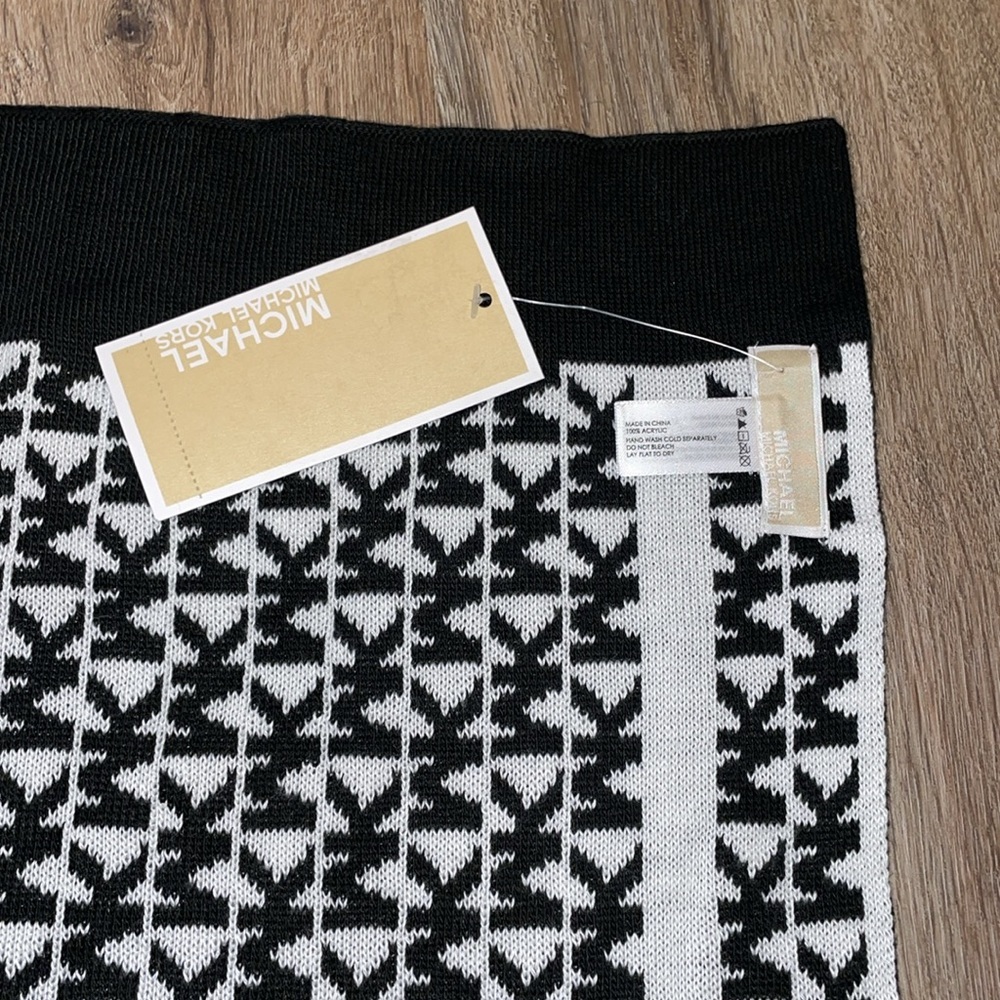 NWT Michael KORS Scarf - Picture 2 of 2